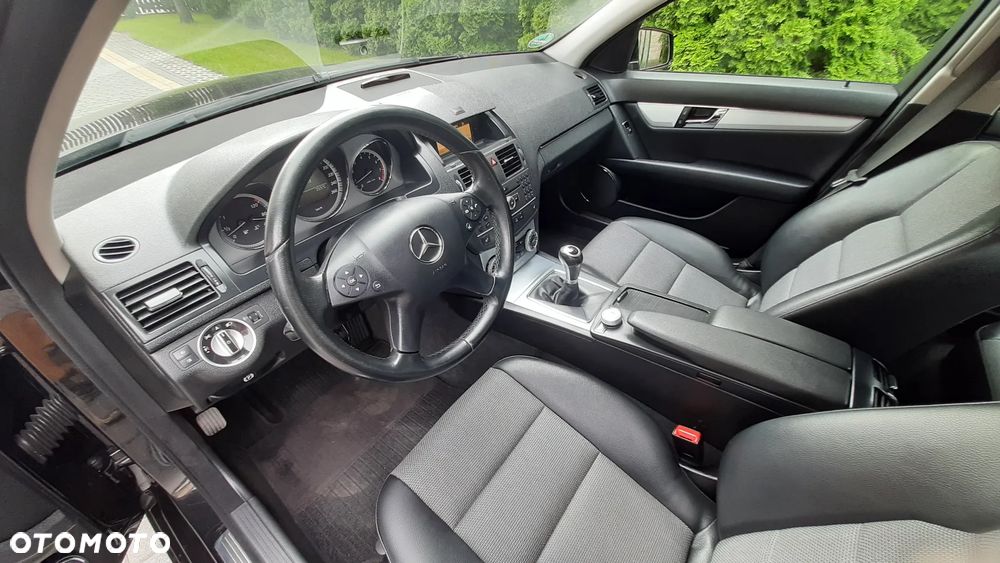 Mercedes-Benz Klasa C 180 CGI BlueEFFICIENCY Avantgarde - 24