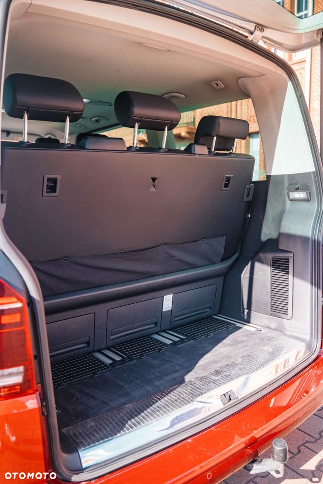 Volkswagen Multivan - 12
