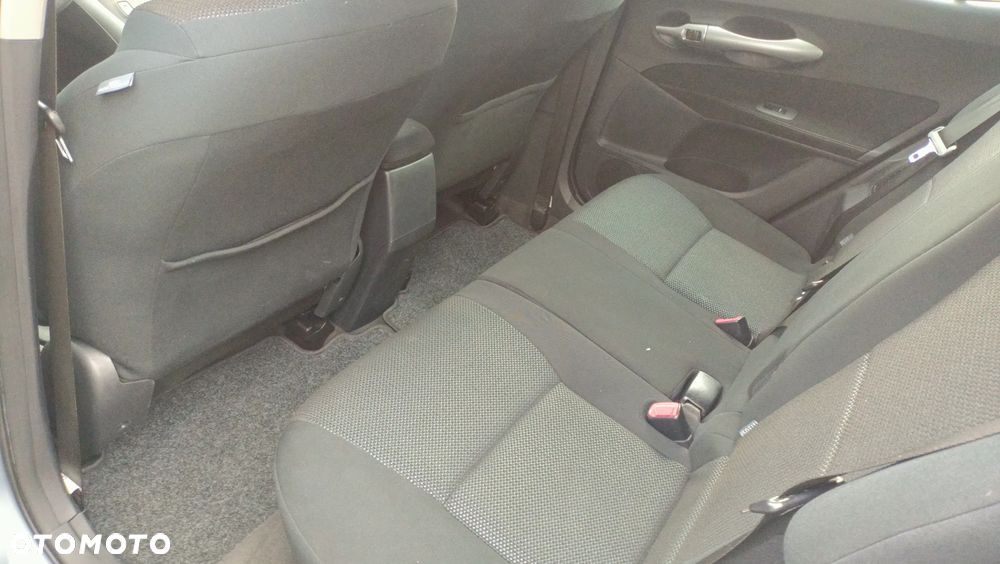 Toyota Auris 1.8 HSD Luna - 17