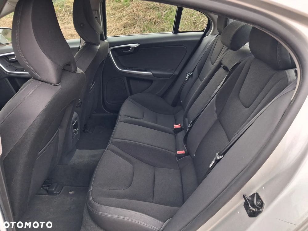 Volvo S60 D2 Edition - 18