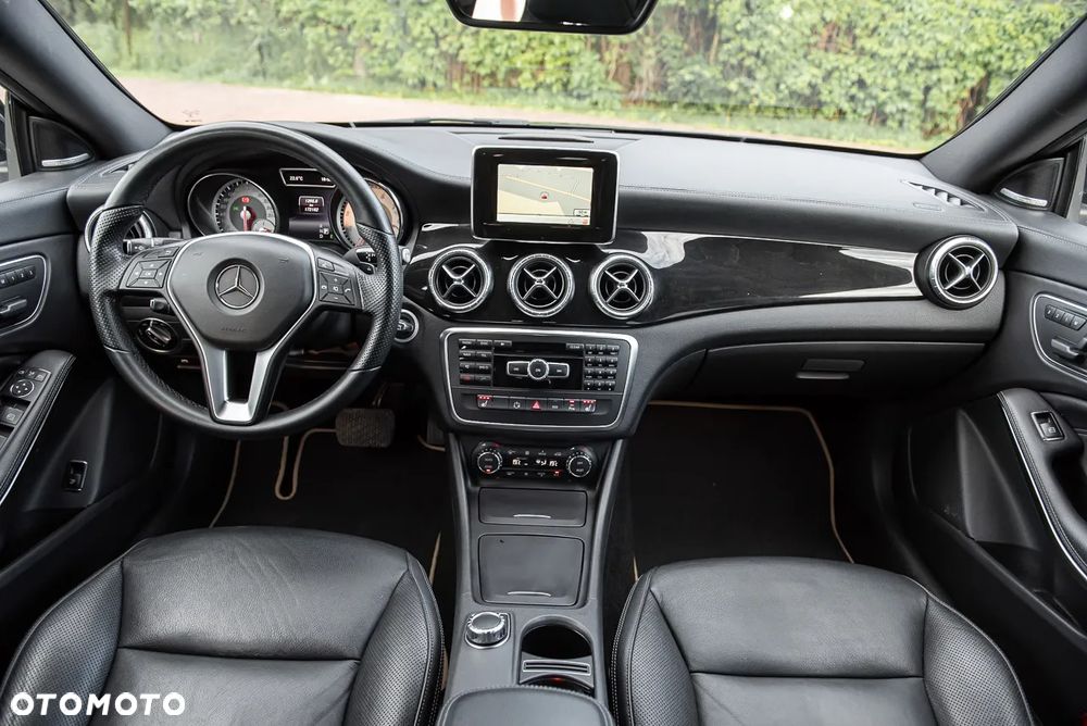 Mercedes-Benz CLA 250 7G-DCT StreetStyle - 16