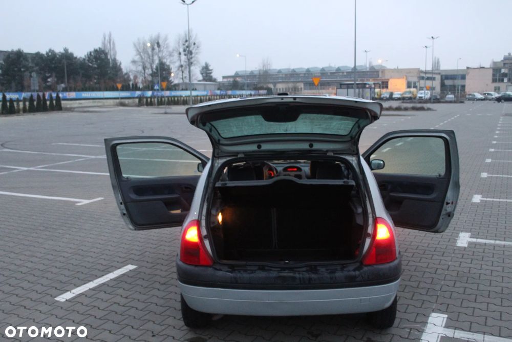 Renault Clio 1.2i RT - 9