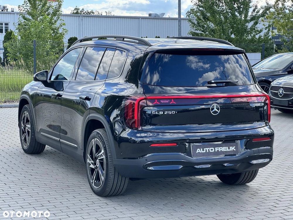 Mercedes-Benz GLB 250+ EQ 85kWh - 12
