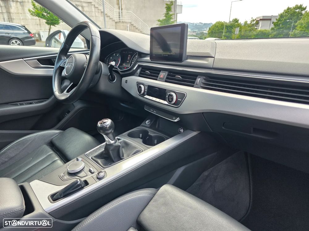 Audi A4 2.0 TDI Business Line Sport - 26