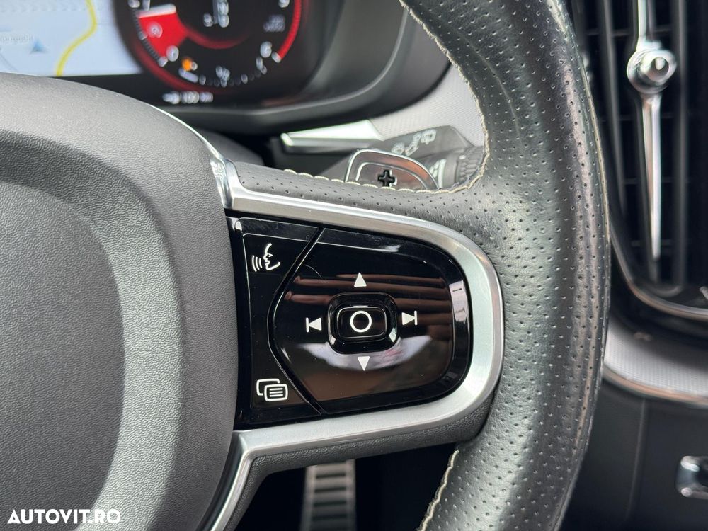 Volvo XC 60 D4 AWD Geartronic RDesign - 24