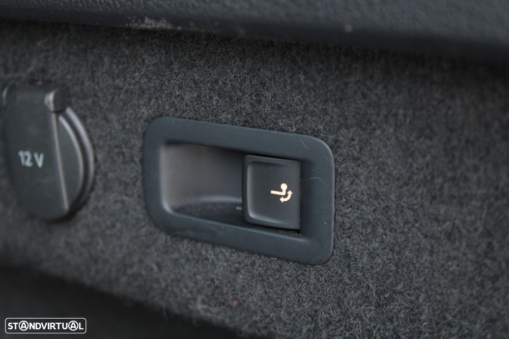 VW Passat Variant 1.6 TDI Highline DSG - 52