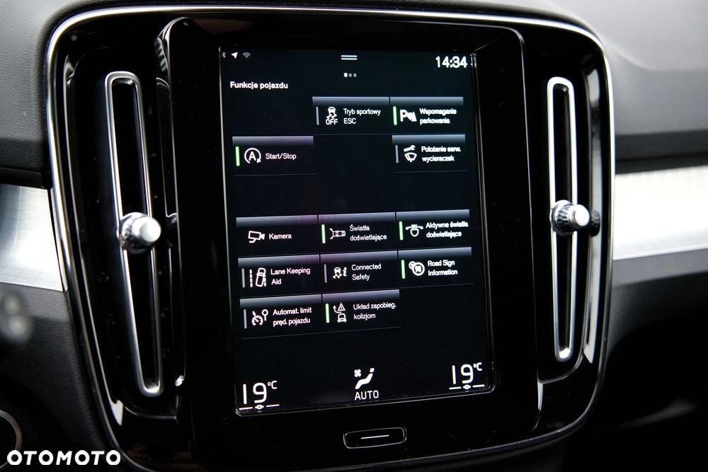 Volvo XC 40 B4 B AWD DKG Momentum Pro - 22