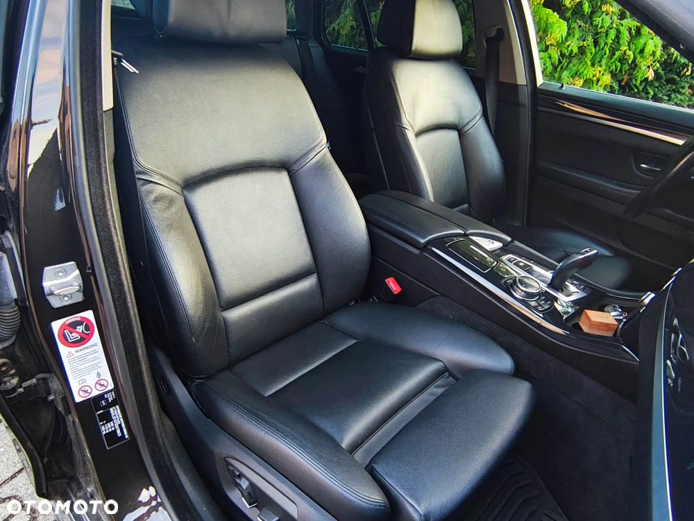 BMW Seria 5 520d xDrive - 14