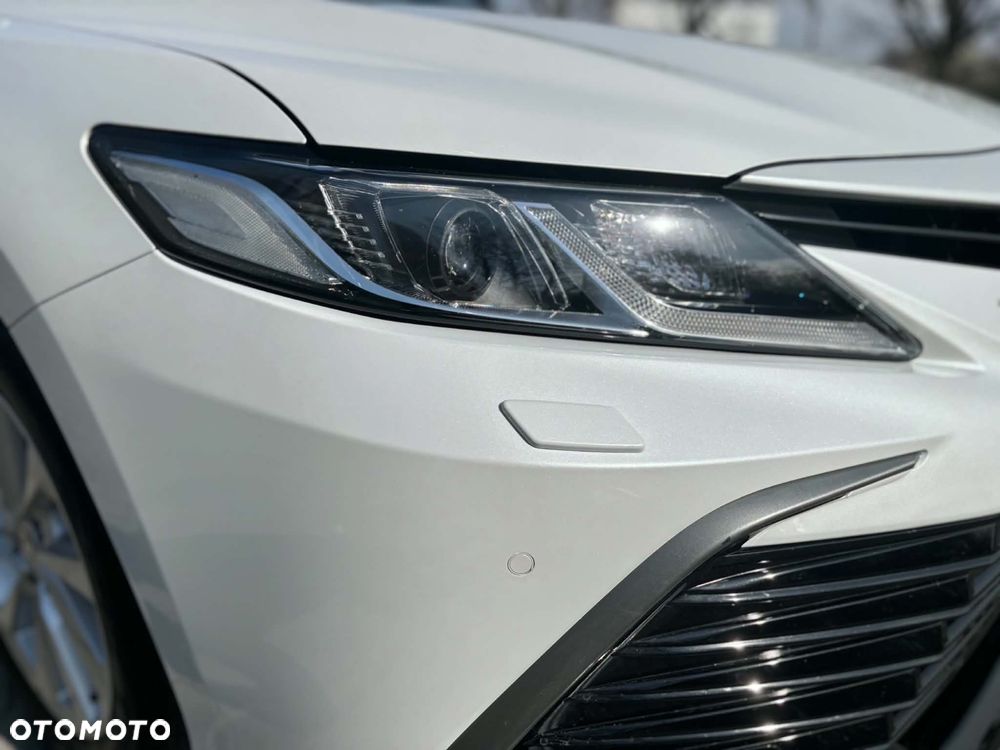 Toyota Camry 2.5 Hybrid Comfort CVT - 24