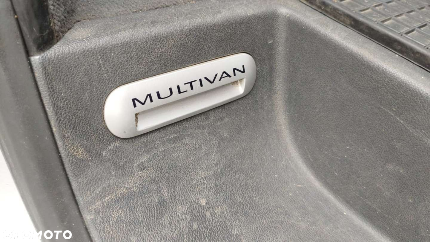 Volkswagen Multivan - 10