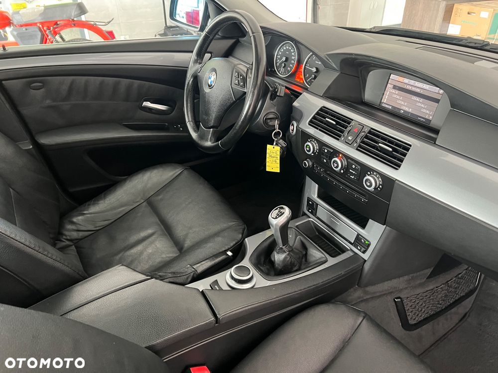 BMW Seria 5 520d - 24