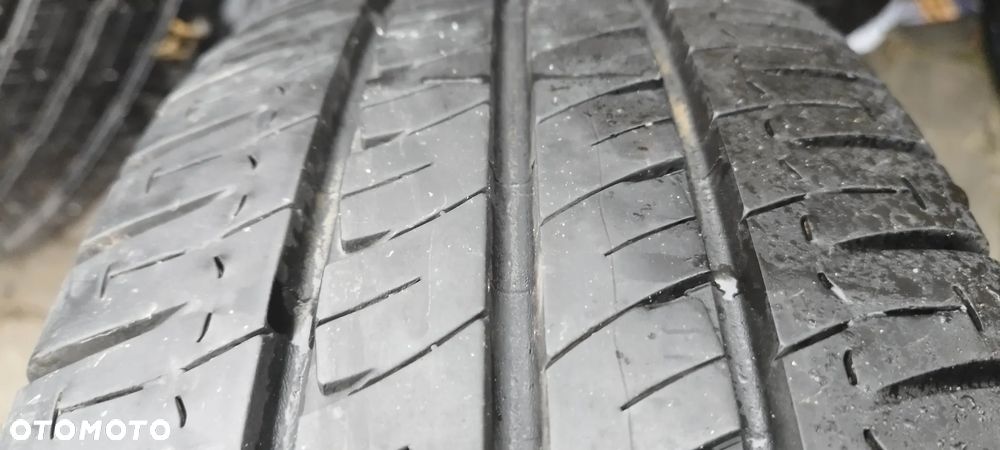 215/65/16c michelin agilis - 2