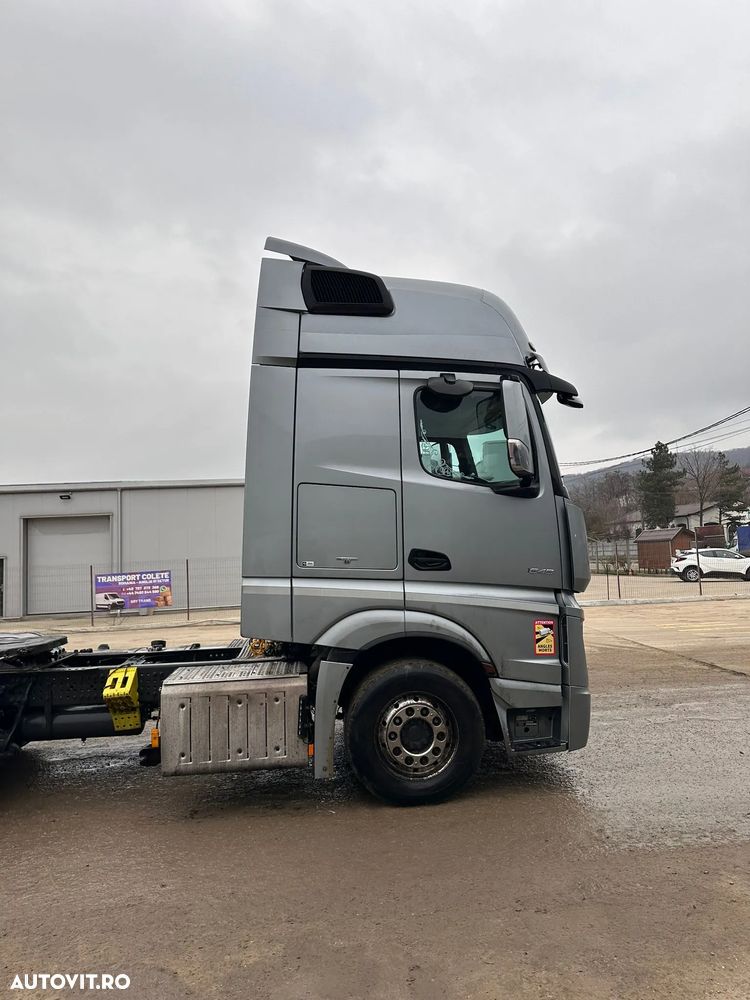 Mercedes-Benz Actros - 2