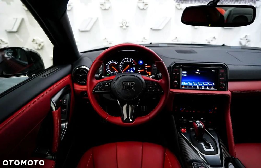 Nissan GT-R - 10