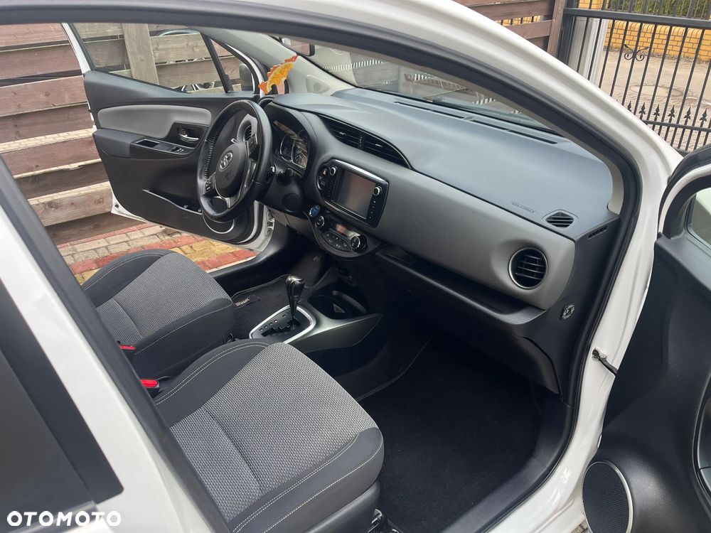 Toyota Yaris Hybrid 100 Premium - 7