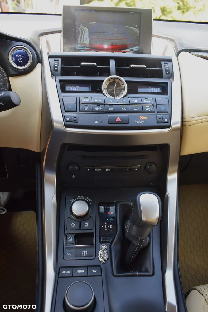 Lexus NX 300h Executive Line - 11