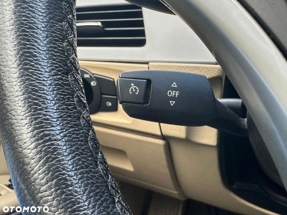 BMW Seria 3 318i Touring - 20