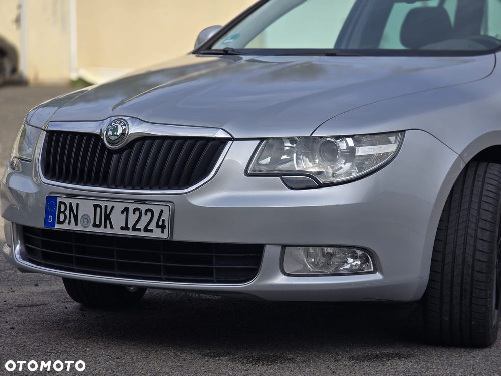 Skoda Superb 2.0 TDI DSG Ambition - 1