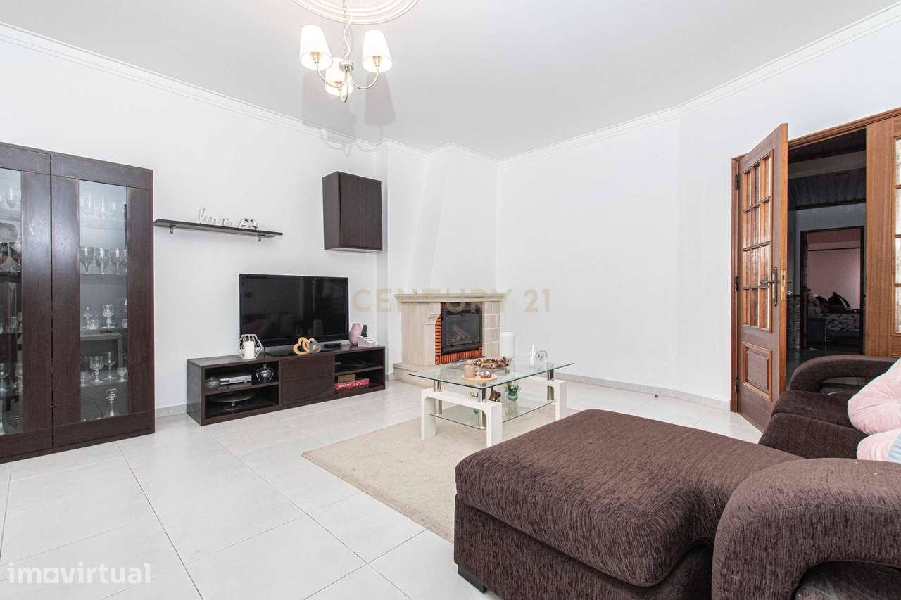 Apartamento T3 com Excelente Luminosidade | 110 m² | 2 WC | Elevador | - Grande imagem: 4/23