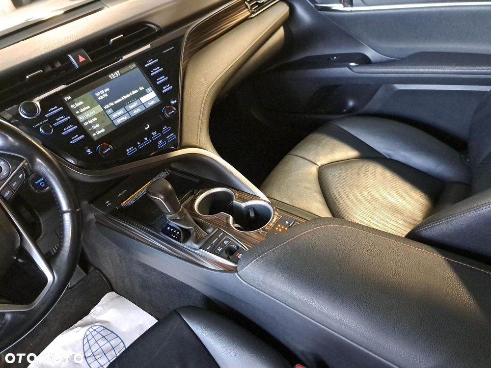 Toyota Camry 2.5 Hybrid Executive CVT - 26