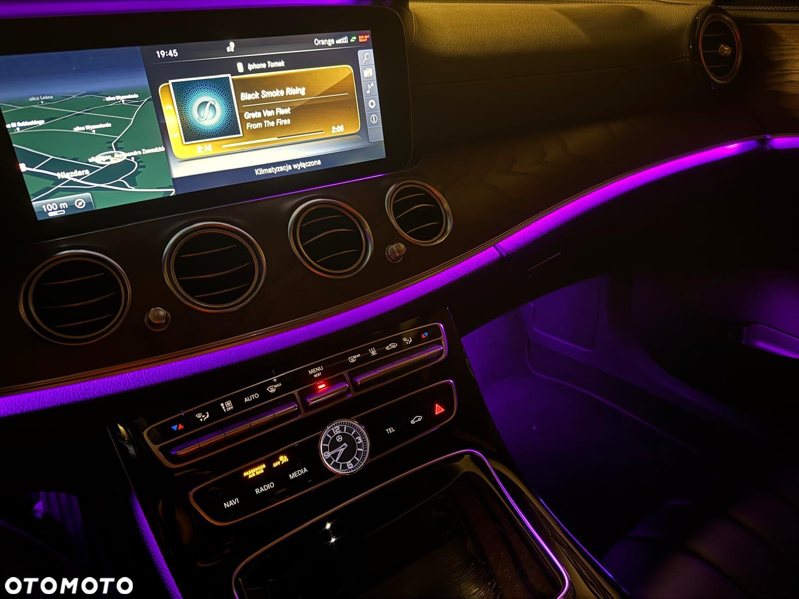 Mercedes-Benz Klasa E 400 4Matic T 9G-TRONIC Exclusive - 14