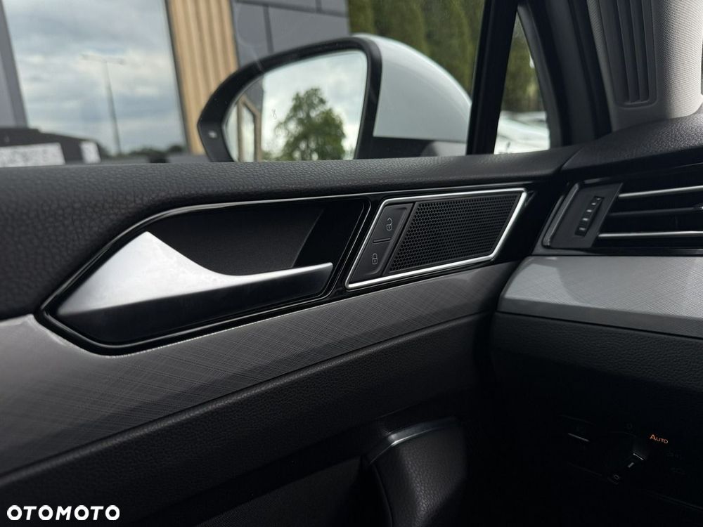 Volkswagen Passat - 32