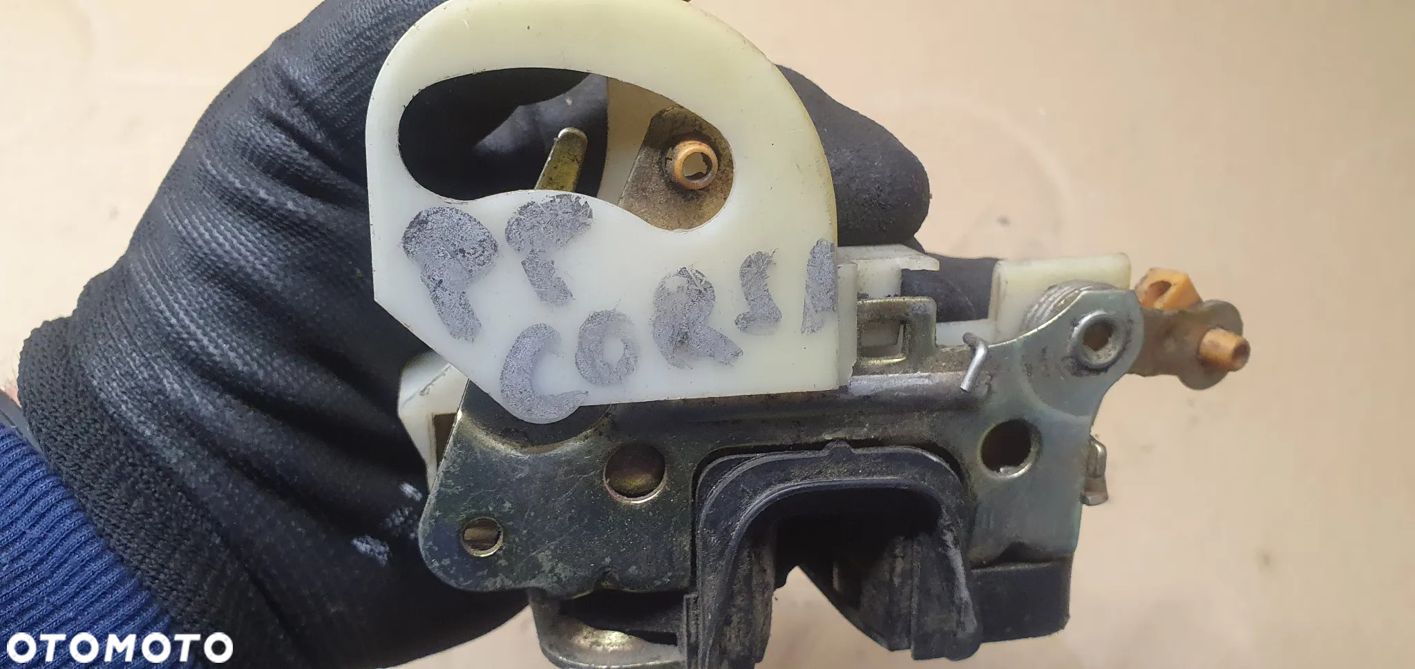 Zamek drzwi prawy przód klamka Opel Corsa B - 4