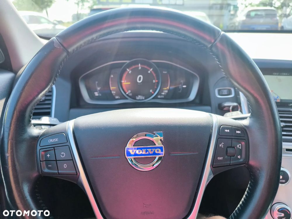 Volvo XC 60 D4 Momentum Pro - 25