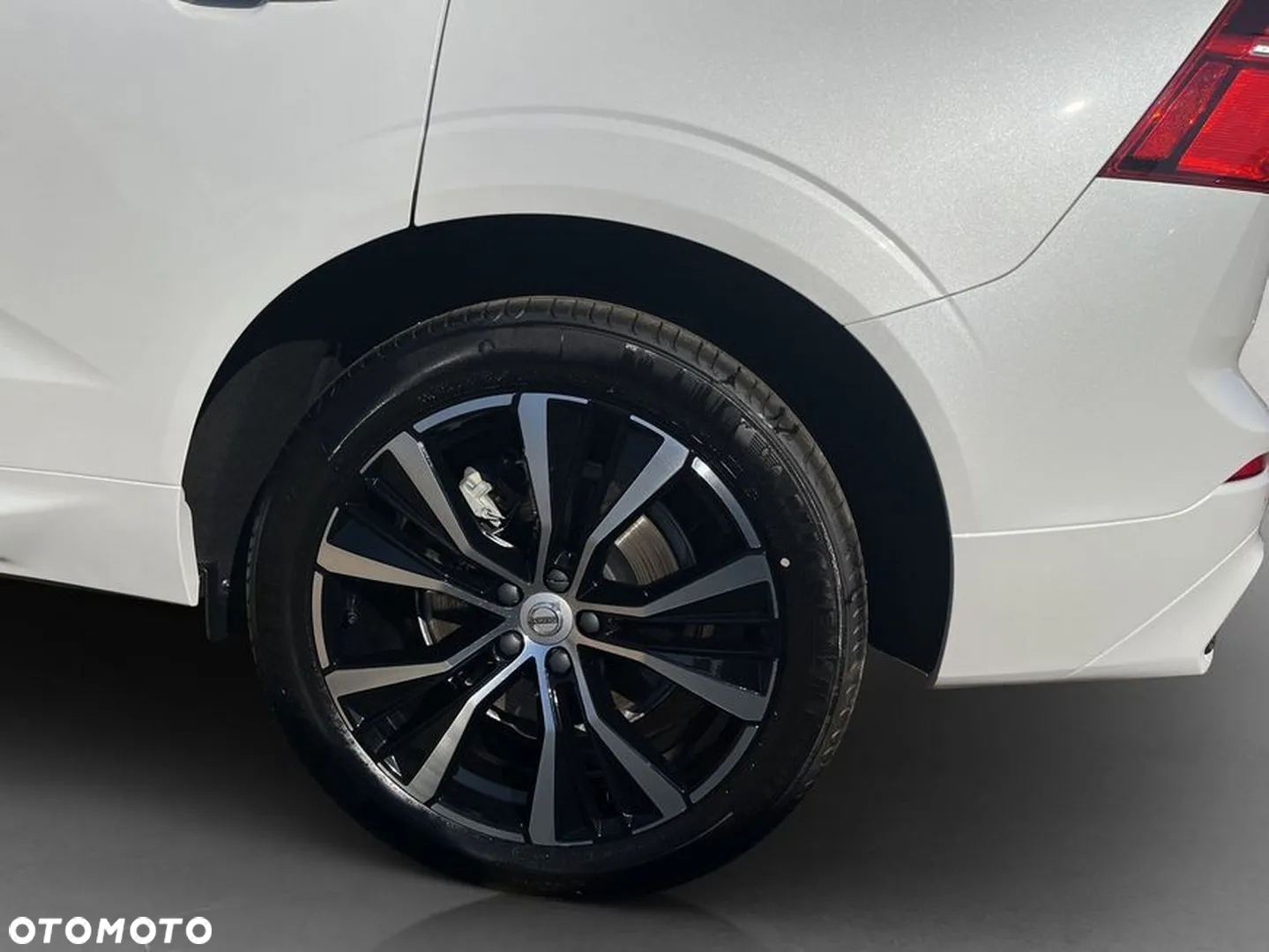 Volvo XC 60 B4 B Plus Dark - 40