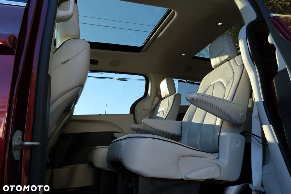 Chrysler Pacifica - 27