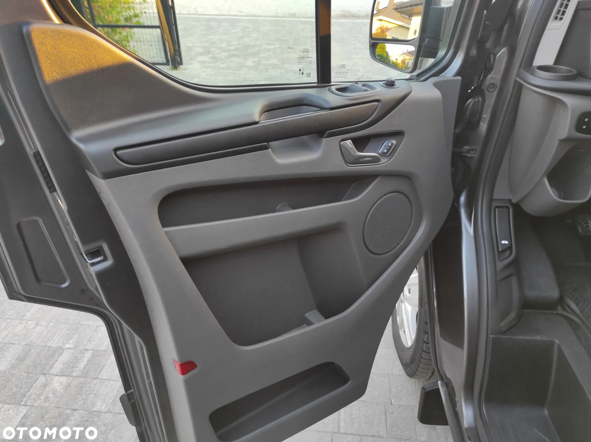 Ford Tourneo Custom - 14