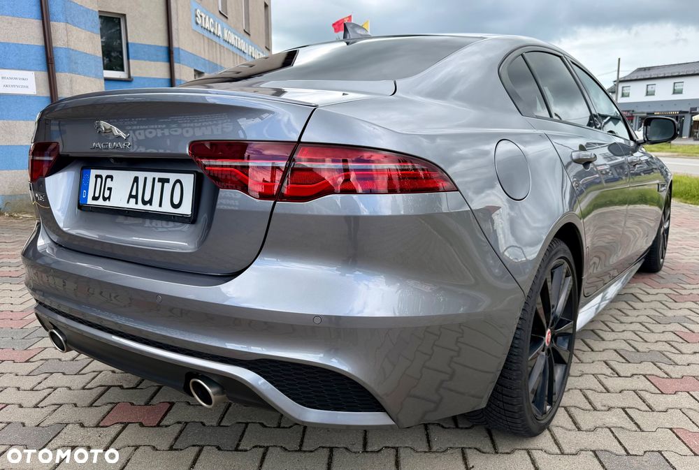 Jaguar XE P250 R-Dynamic SE - 4