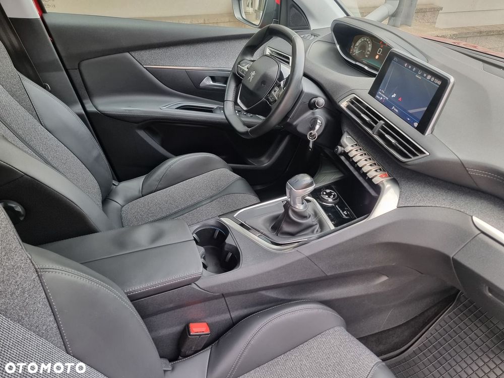 Peugeot 3008 1.2 PureTech Allure S&S - 20