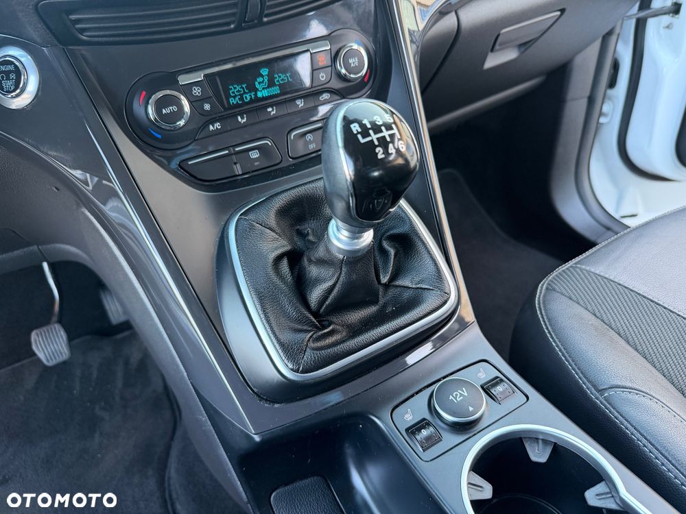 Ford Kuga 2.0 TDCi 2x4 Titanium - 28