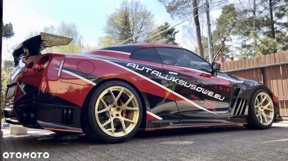 Nissan GT-R - 10