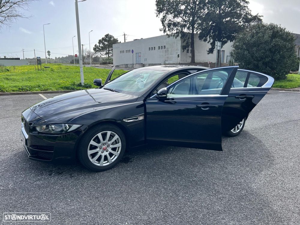 Jaguar XE 2.0 D Prestige AWD Aut. - 32