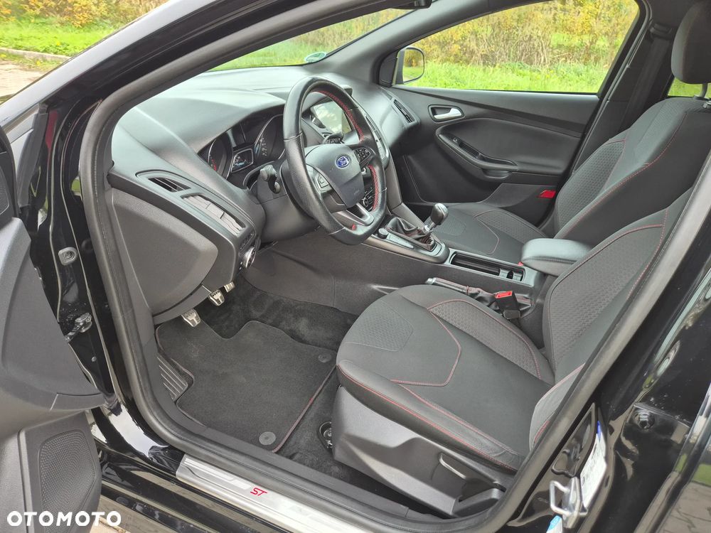 Ford Focus 1.0 EcoBoost Start-Stopp-System ST-LINE DESIGN - 31