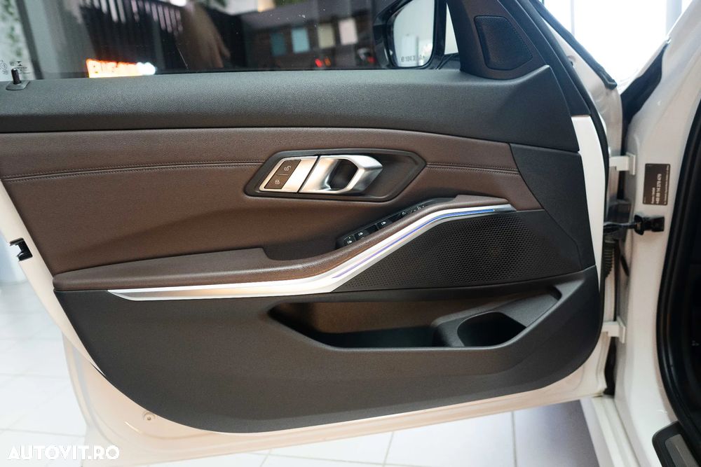 BMW Seria 3 320d xDrive AT - 24