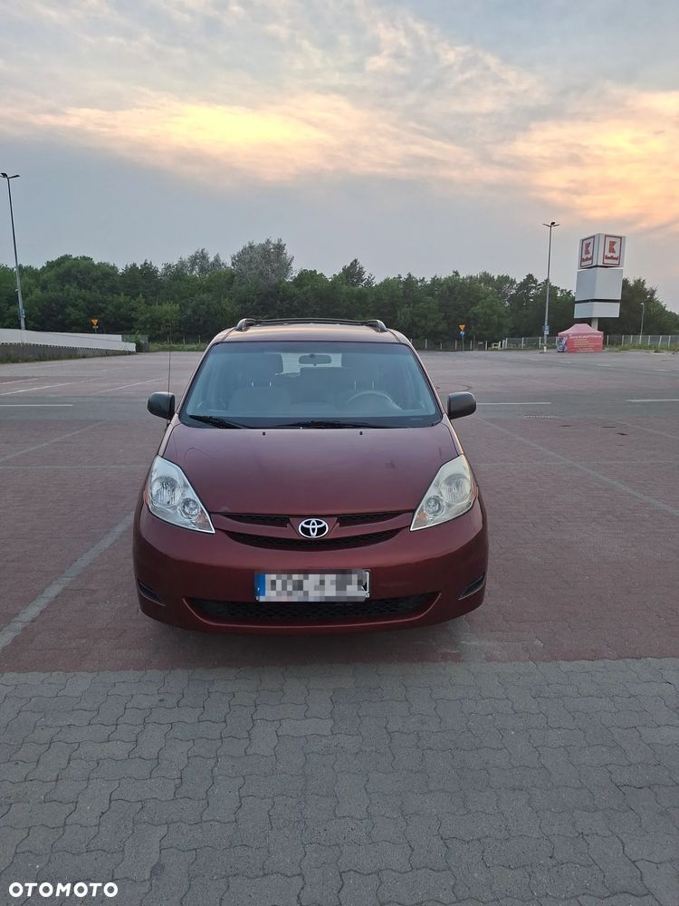 Toyota Sienna - 2
