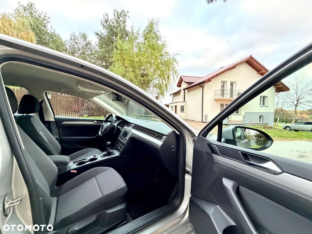 Volkswagen Passat 1.6 TDI BMT Comfortline - 25