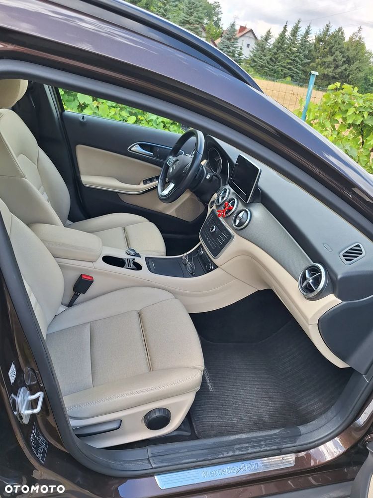 Mercedes-Benz GLA 200 7G-DCT Urban - 12