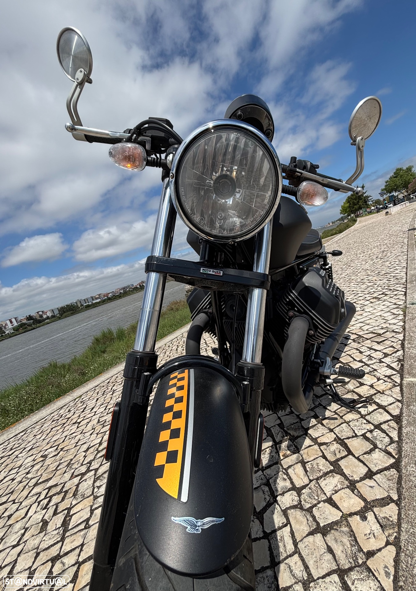 Moto Guzzi V9 Bobber - 10