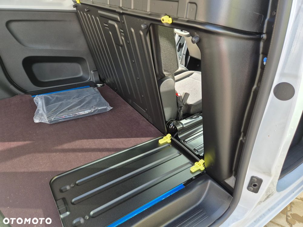 Opel Combo M - 16