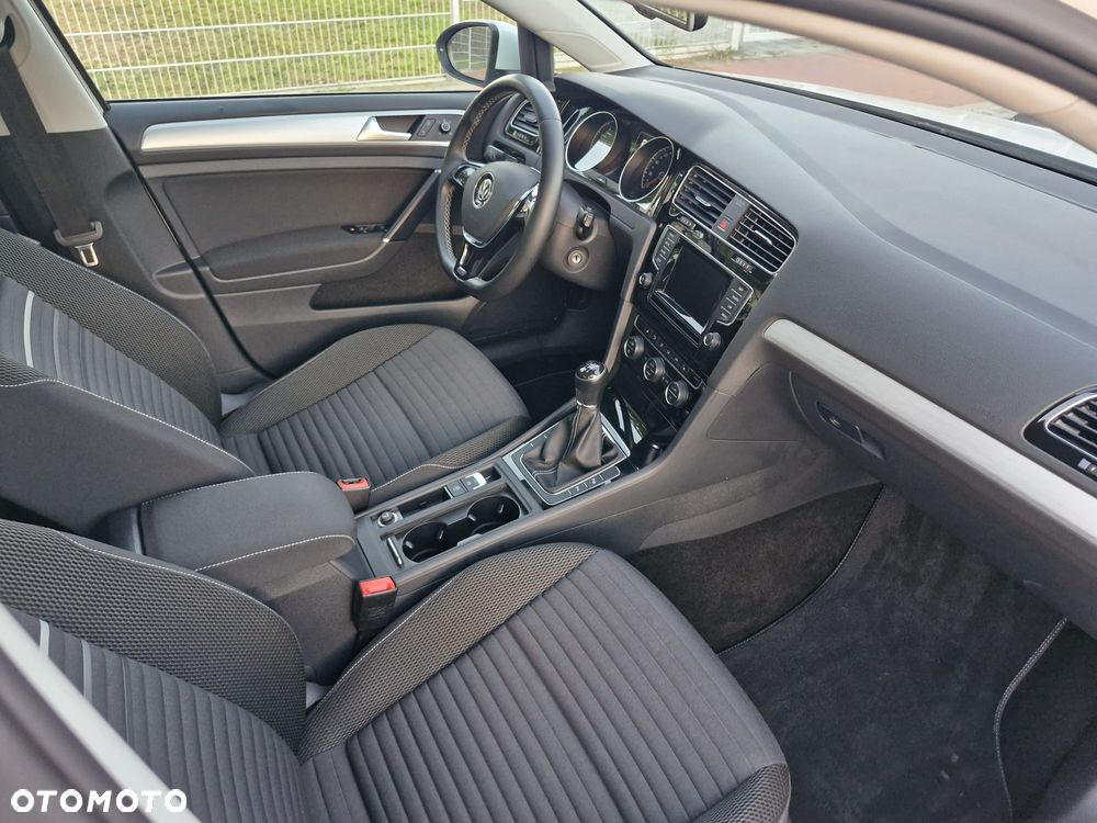 Volkswagen Golf - 4