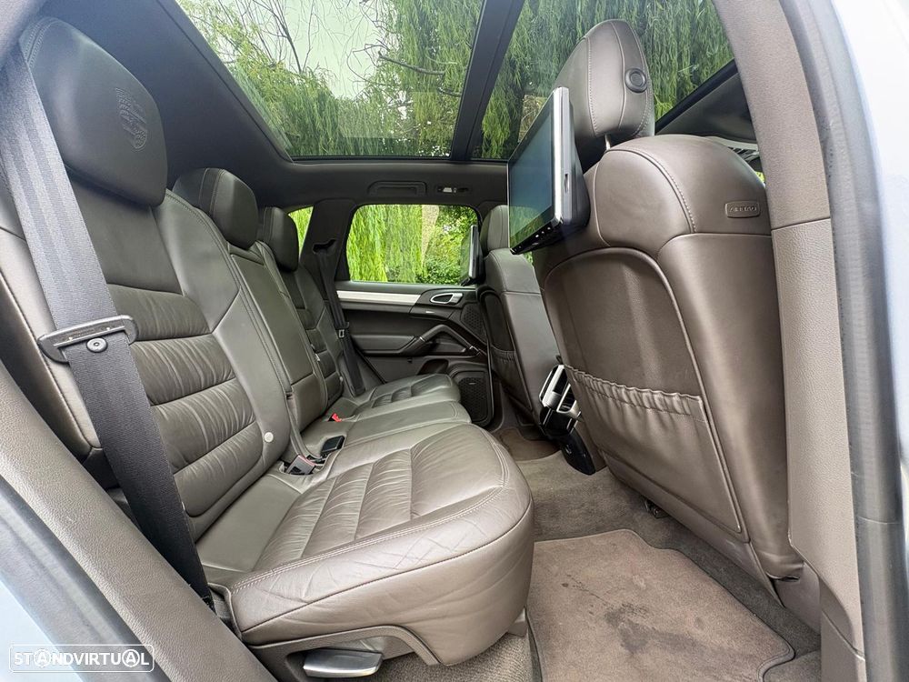 Porsche Cayenne Platinum Edition - 13