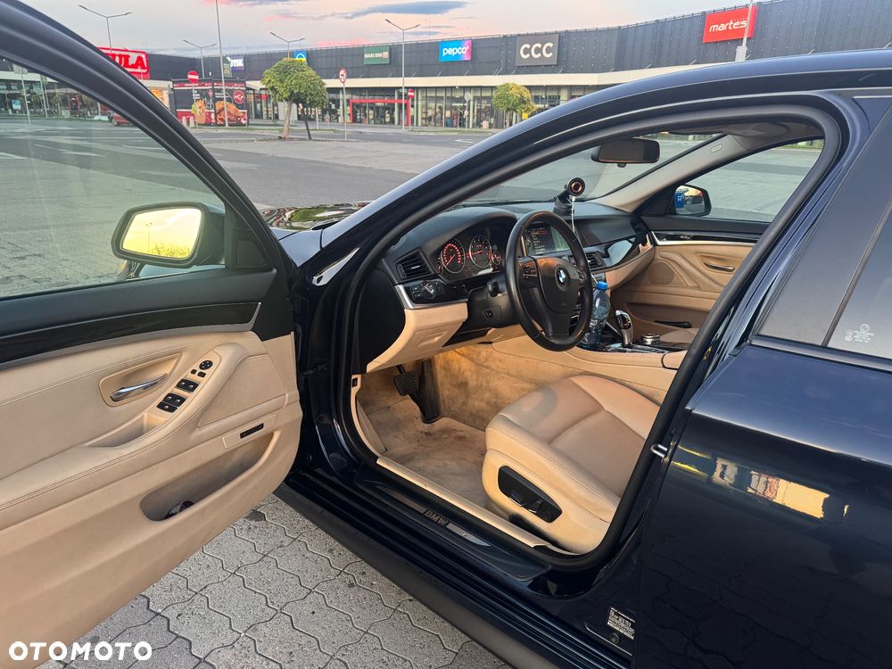 BMW Seria 5 528i xDrive Luxury Line - 14