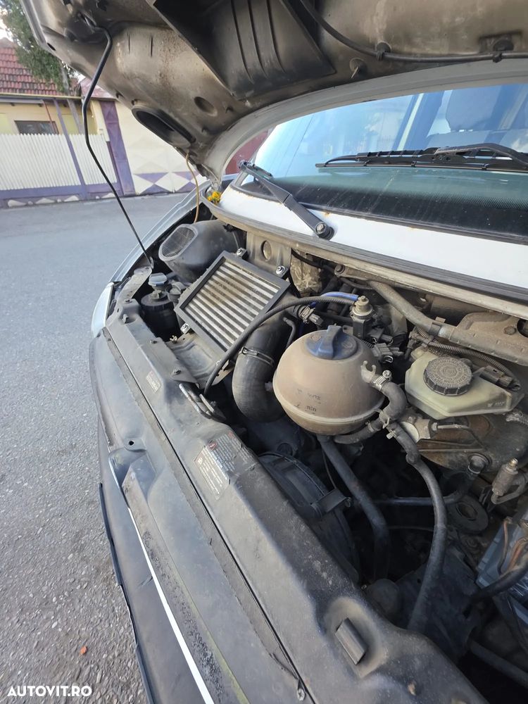 Volkswagen Transporter - 1