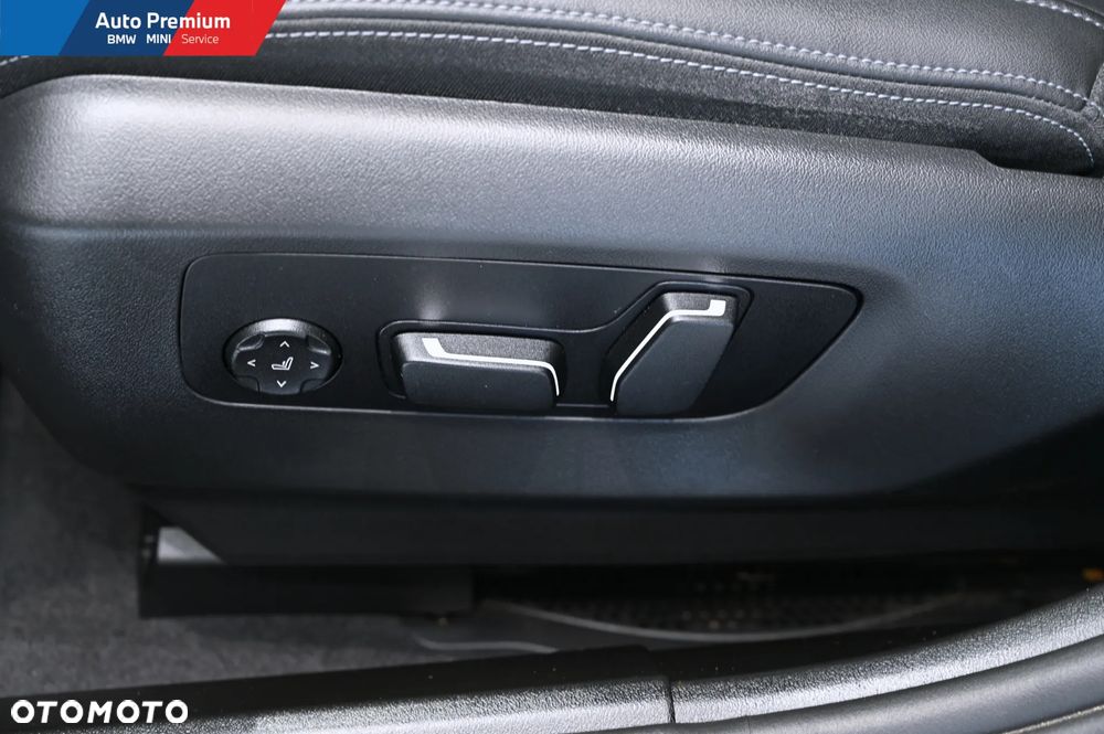 BMW Seria 5 520i mHEV - 11