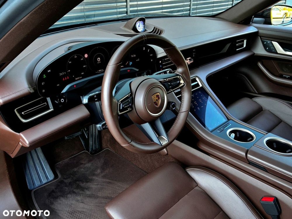 Porsche Taycan - 24