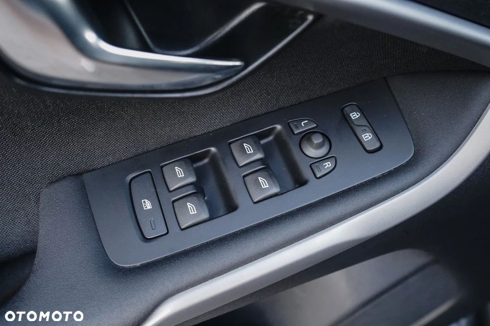 Volvo V40 D2 Momentum - 24
